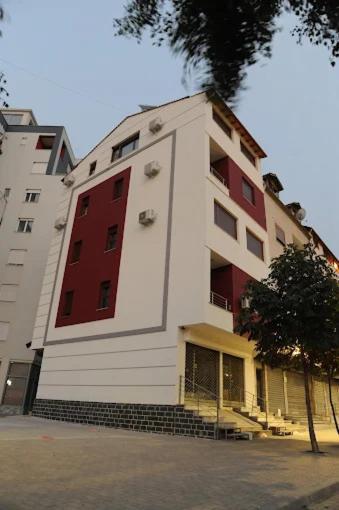 Theo Hotel *