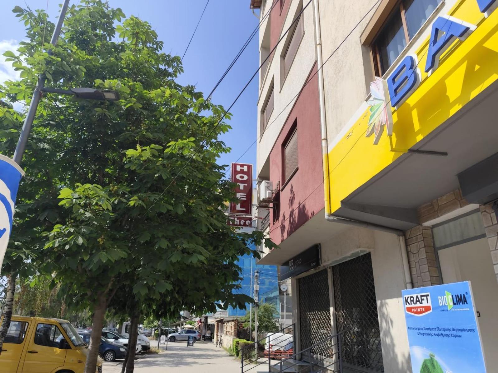 Theo Hotel *